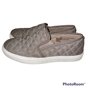 Woman’s Tan Mossimo quilted slip on sneakers